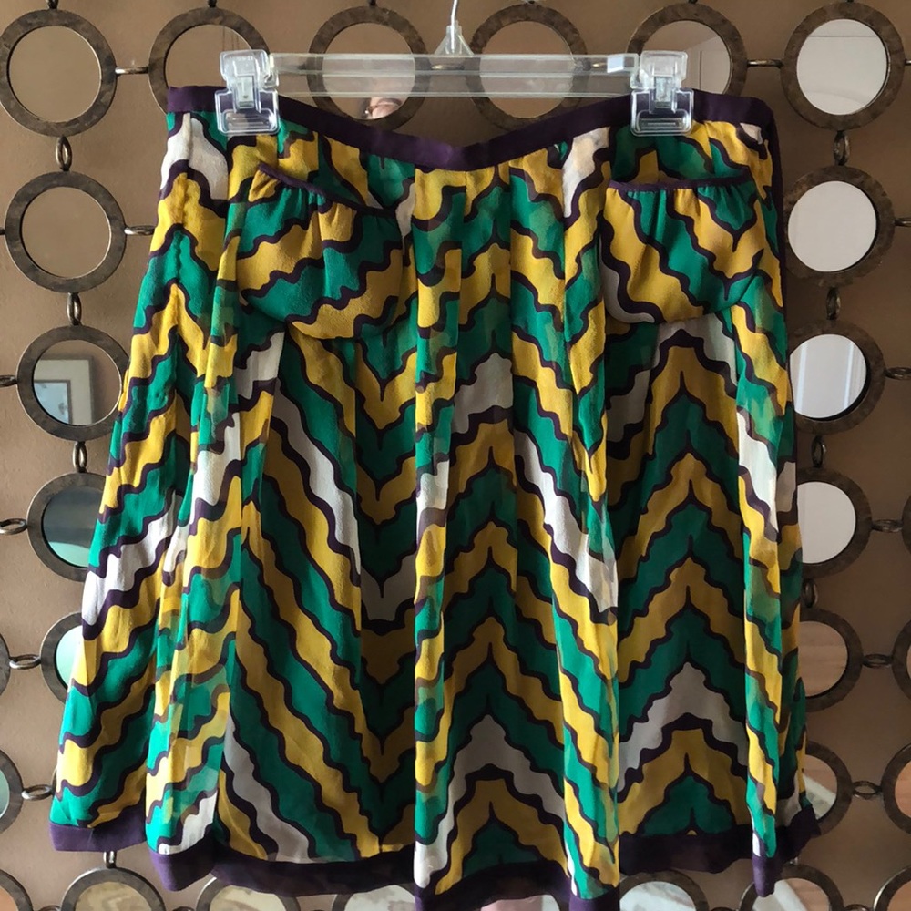 Vertigo silk skirt . Size 8 mid thigh length. Very cute and unique style.